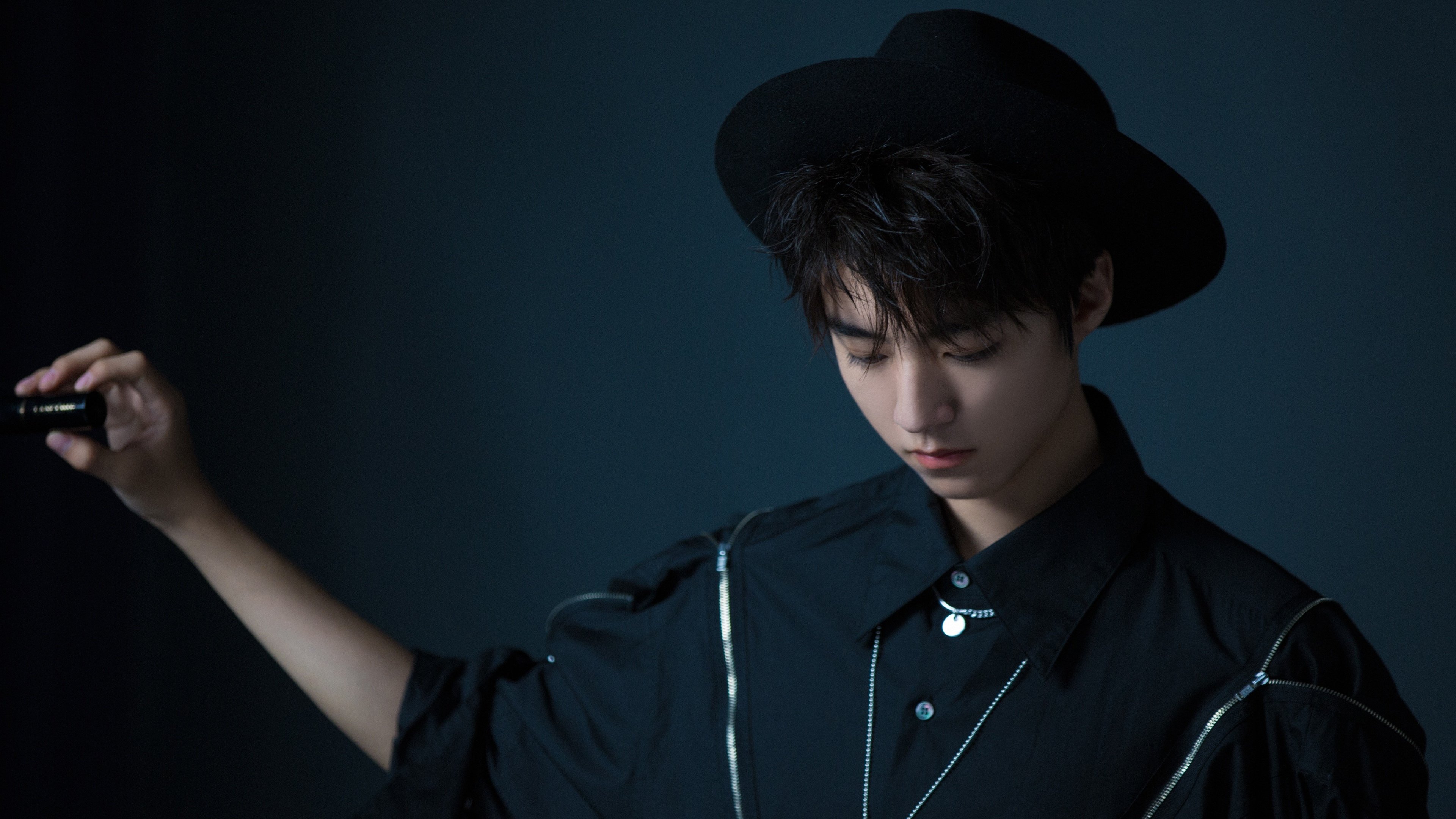 惊险比赛展开,焦灼气氛扑面而来,惊险表演