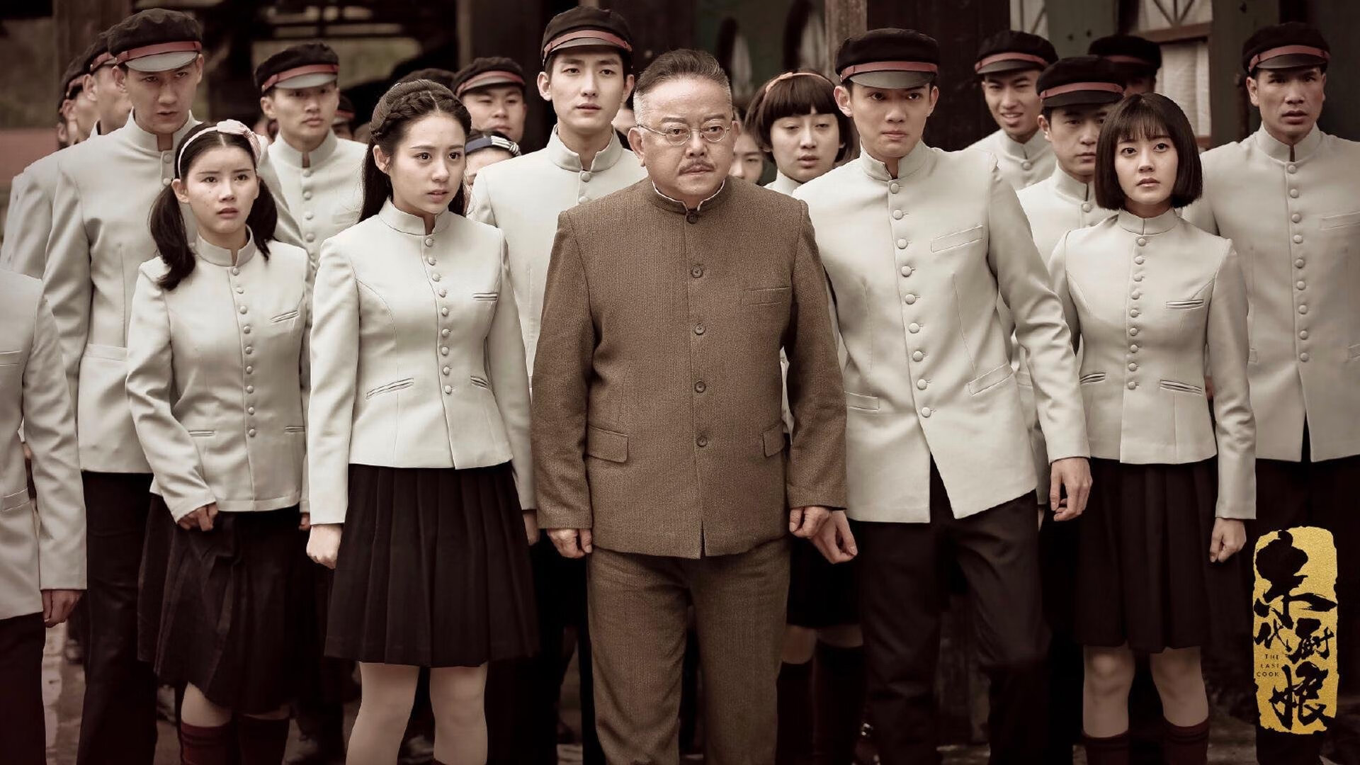 “高新体育中心:网球选手挑战极限,赛场火爆”