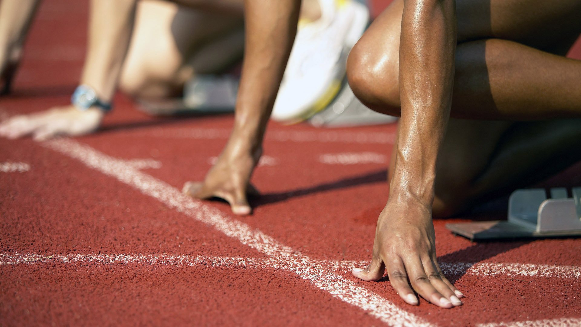 苏里南男篮在国际锦标赛中拼搏，追求突破