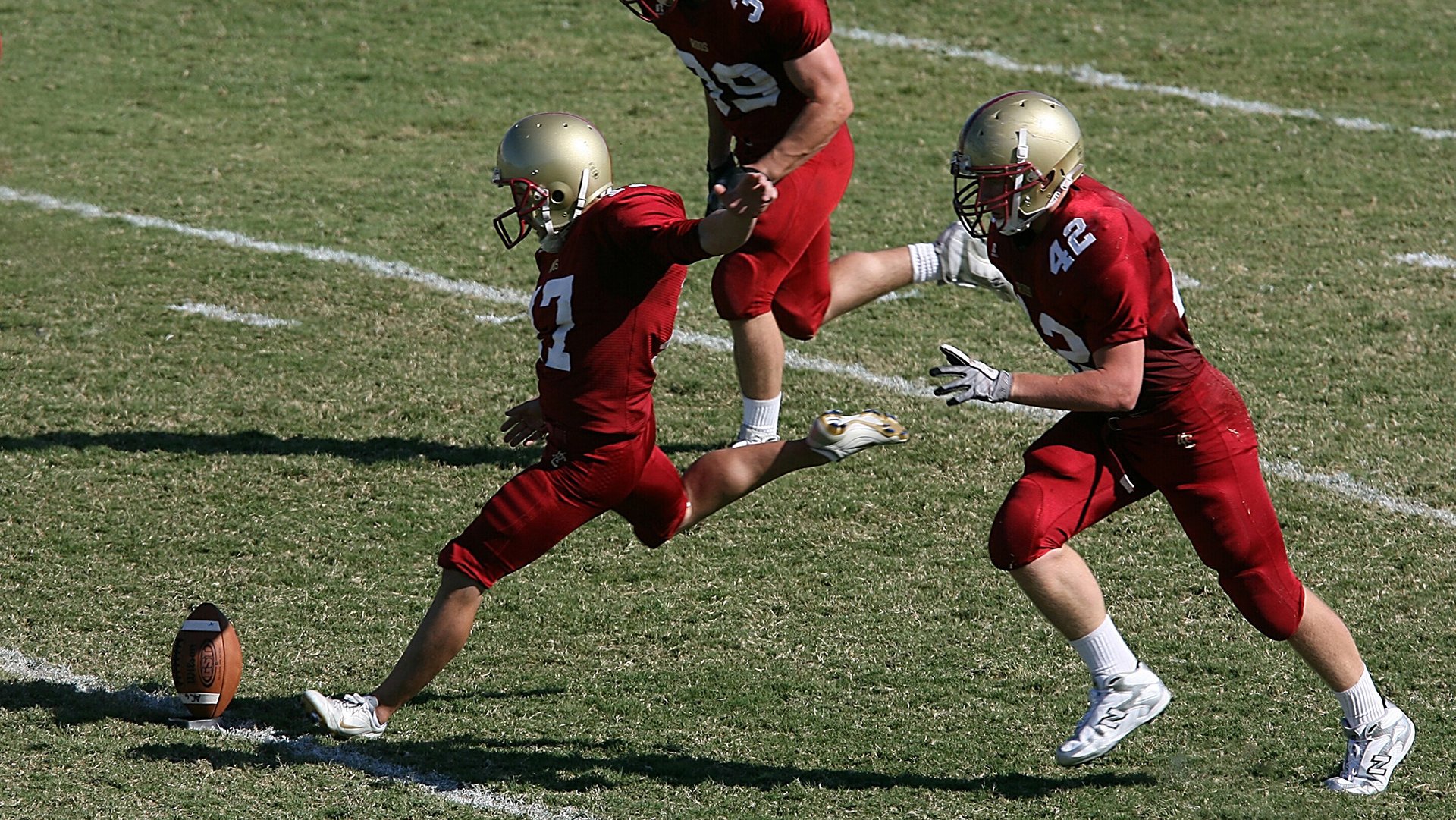 “青少年足球公益活动持续火热,开启青春梦想”,青少年公益足球计划